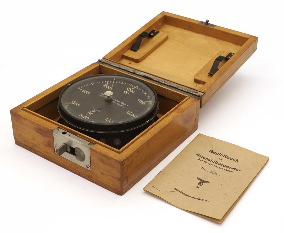 A WWII Kriegsmarine bulkhead aneroid barometer, circa 1945, - 4