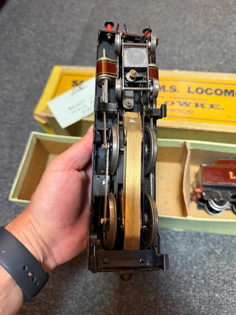 A Bassett-Lowke O Gauge 4-4-0 Loco & Tender LMS maroon 'Compound' No.1082, - 6