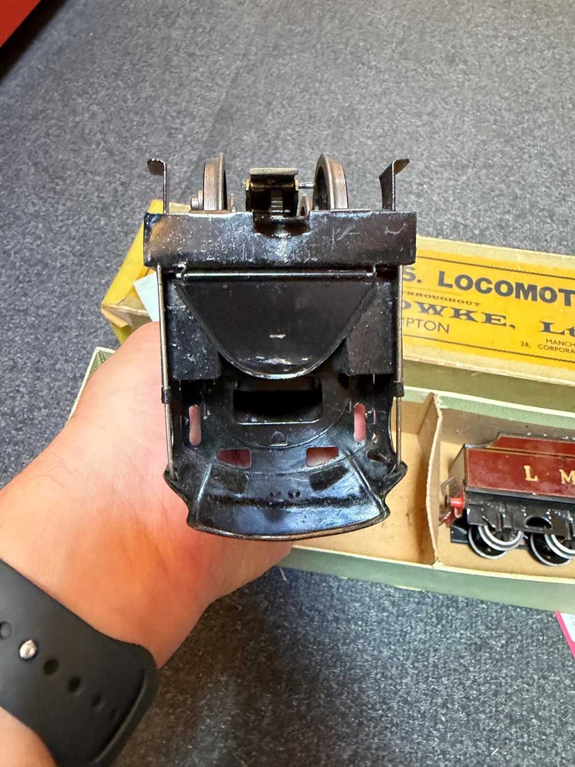 A Bassett-Lowke O Gauge 4-4-0 Loco & Tender LMS maroon 'Compound' No.1082, - 7