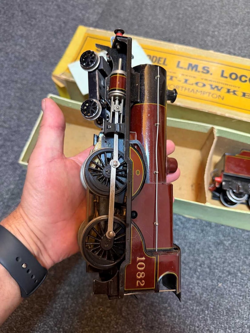 A Bassett-Lowke O Gauge 4-4-0 Loco & Tender LMS maroon 'Compound' No.1082, - 8
