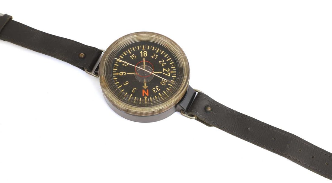 A German Luftwaffe AK39 Wrist Compass (Armbandkompass) 1940s, - 2