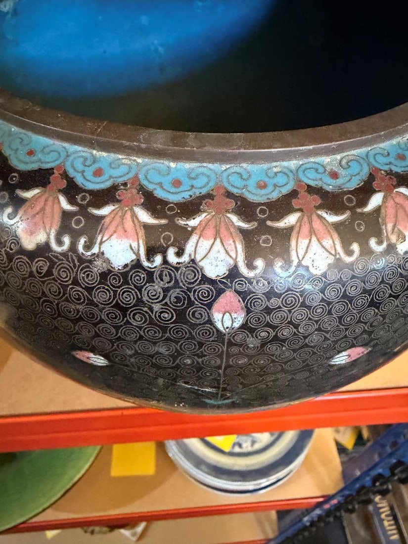 A Chinese cloisonné jardinière, Late 19th century, - 4