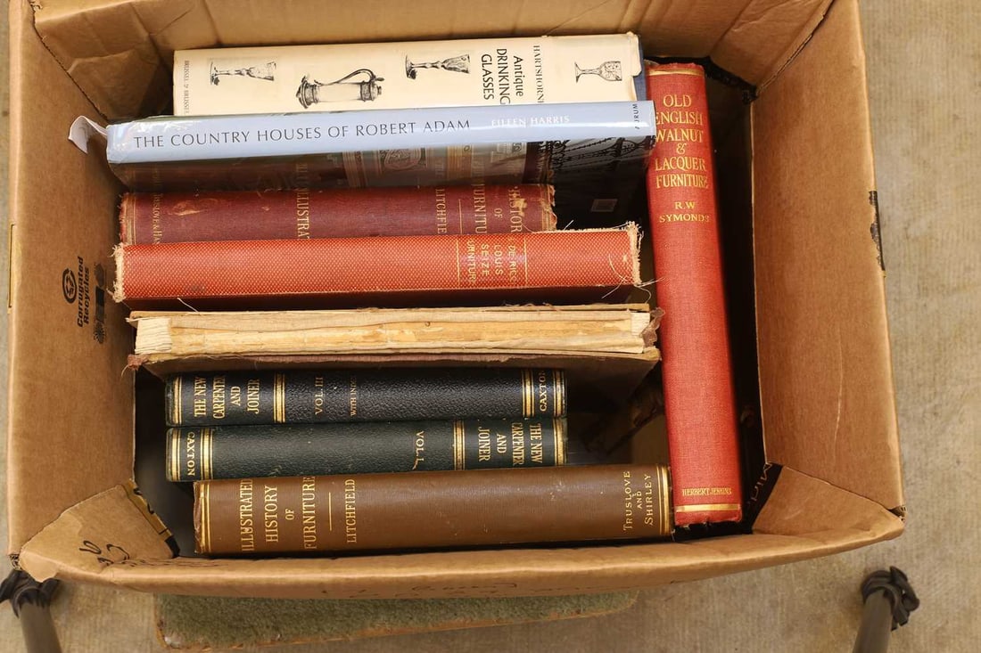 An extensive collection of books, various dates, - 2
