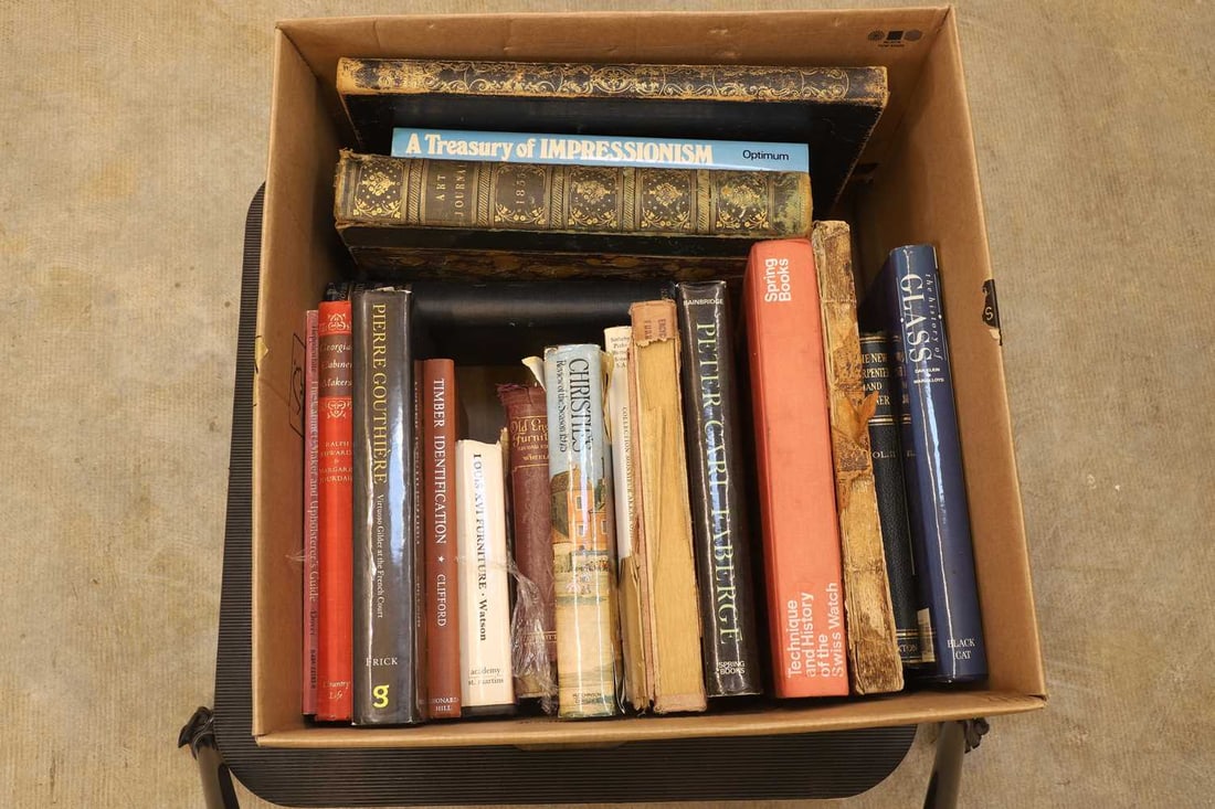 An extensive collection of books, various dates, - 3