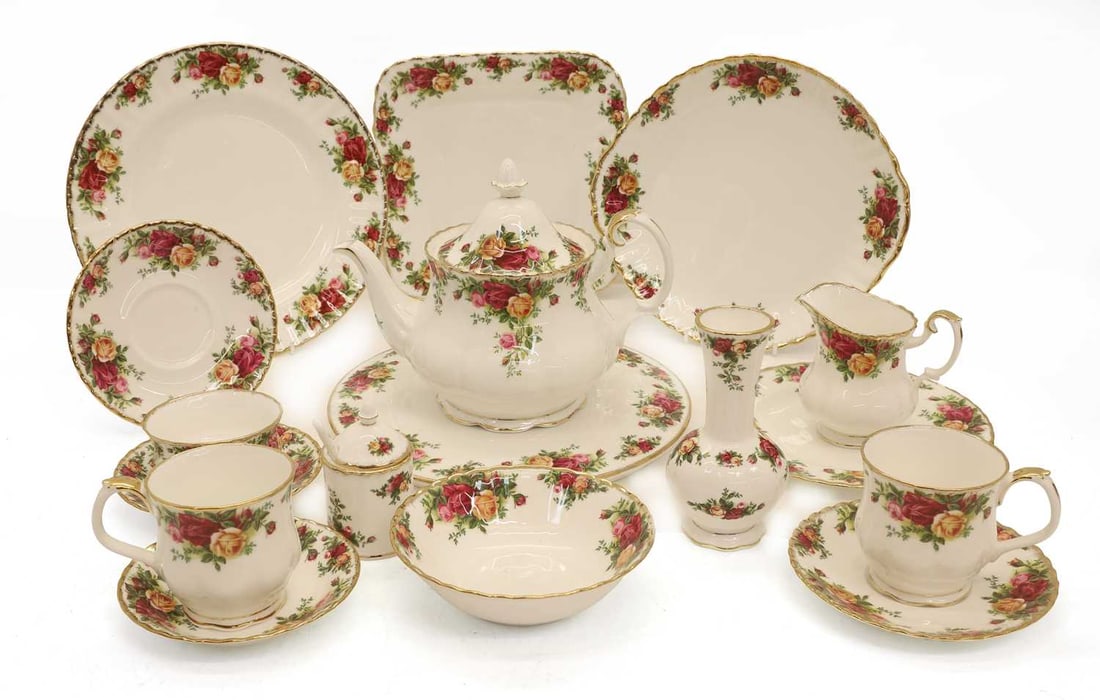 An extensive Royal Albert 'Old Country Roses' dinner and tea service, (1 of 3)
