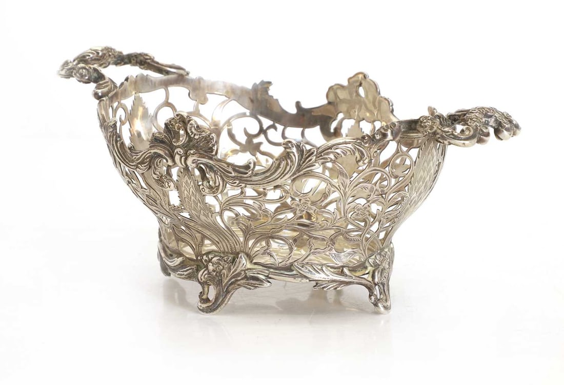 A Victorian silver bread basket, by William Comyns & Sons, 1898, - 2