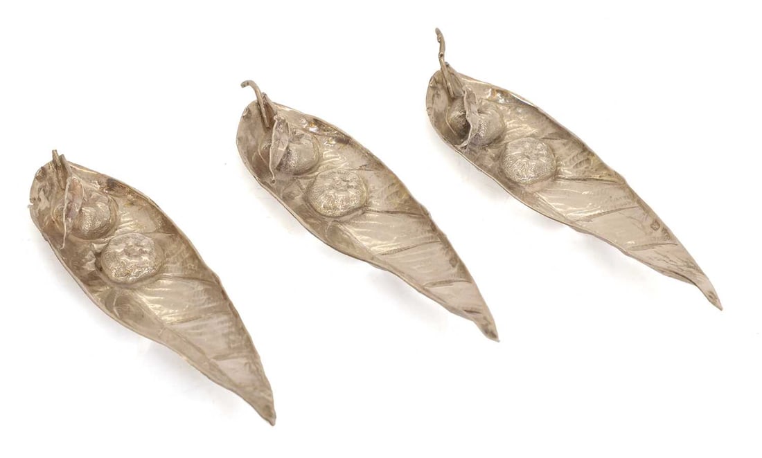 A group set of three silver leaf-form dishes, of recent manufacture,: A group set of three silver leaf-form dishes, of recent manufacture, stamped '925', 'STERLING', 'F.C', modelled as leaves with berries 15.5cm long, 4cm wide, 3.9ozt 3