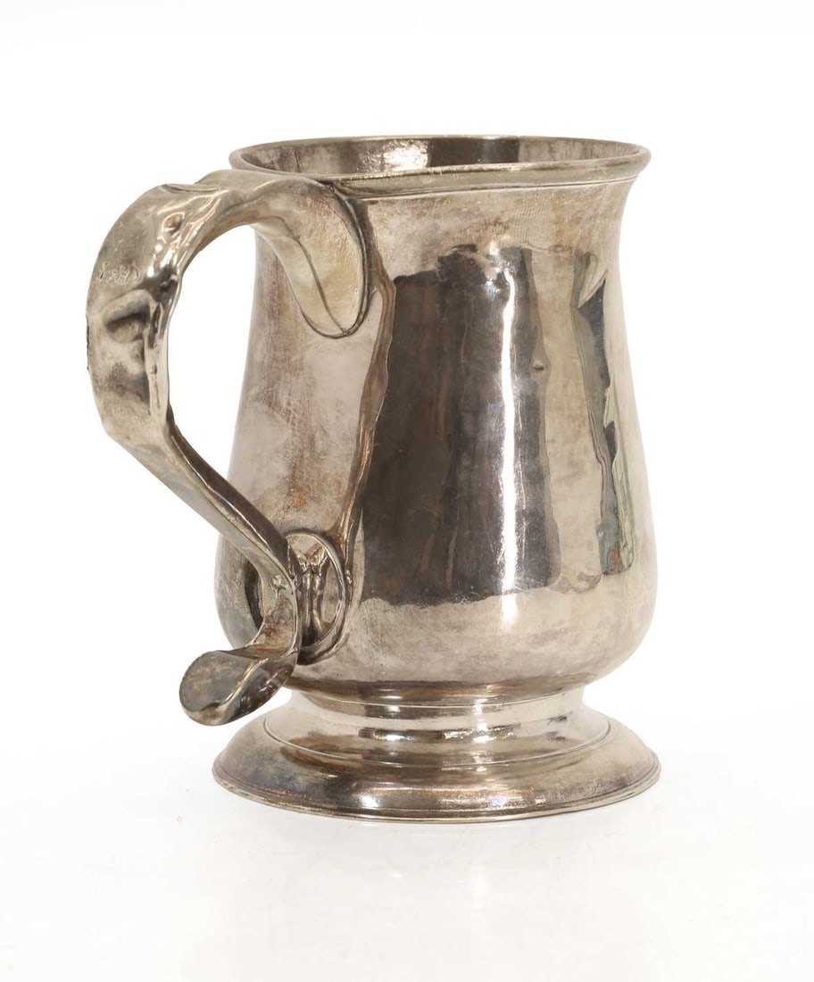 A silver tankard, - 2