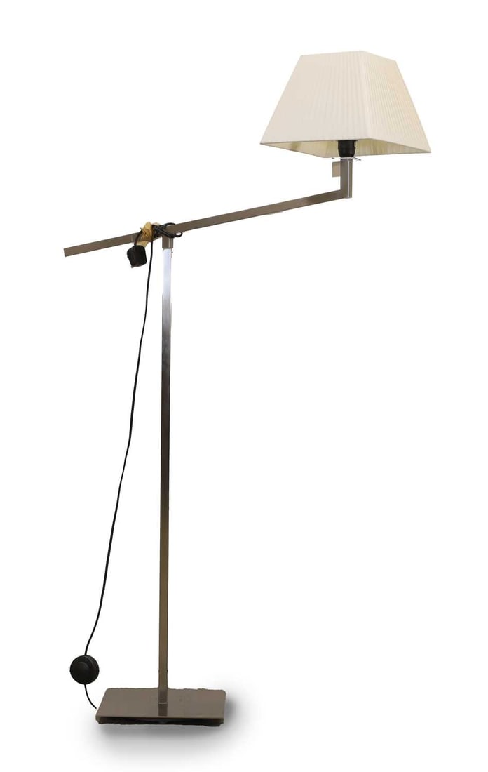 A modern floor lamp, of recent manufacture, (1 of 1)