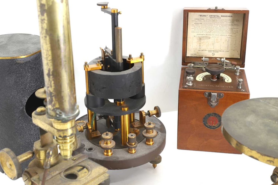 A group of various scientific instruments, 19th century and later, - 2