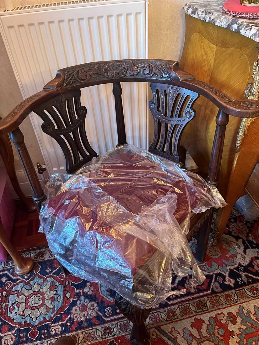 A George III mahogany corner chair, early 19th century, (1 of 1)