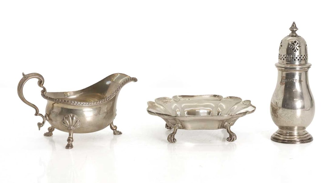 A group of silver items,: A group of silver items, comprising a sauce boat by Dimmer & Son, Sheffield, 1936, with beaded rim and hoof feet, a bon bon dish by Thomas Bradbury & Sons Ltd, Sheffield, 1937, with scalloped 