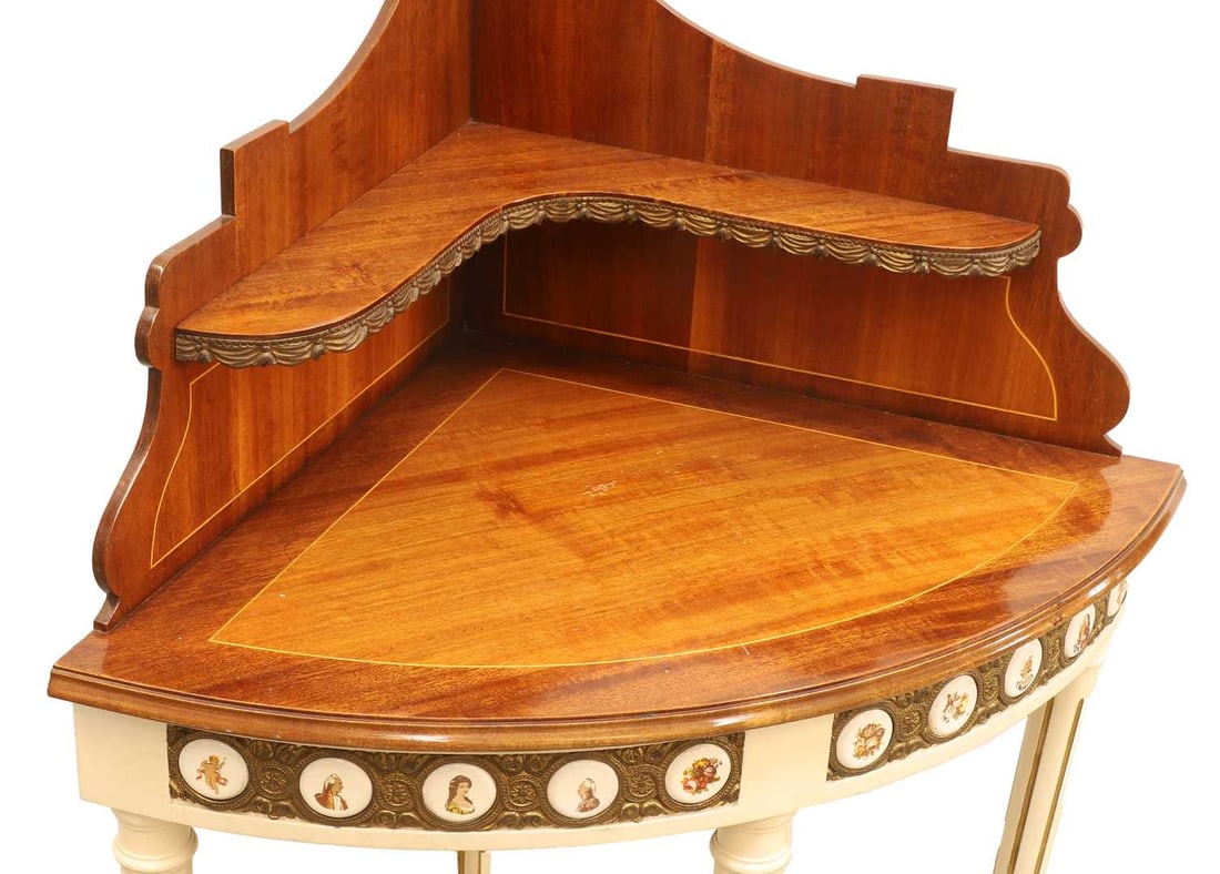 A French mahogany corner cabinet, early 20th century, - 2