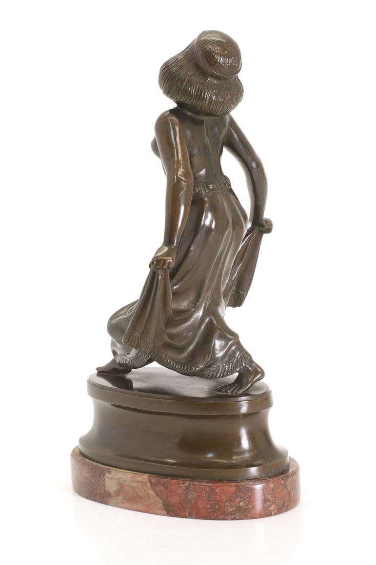 An Art Deco bronze figure of a dancing lady, early 20th century, - 2