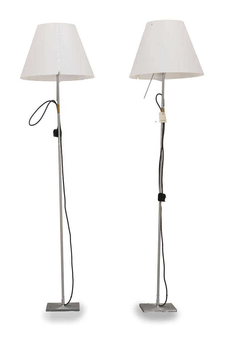 A pair of modern floor lamps, of recent manufacture, (1 of 1)