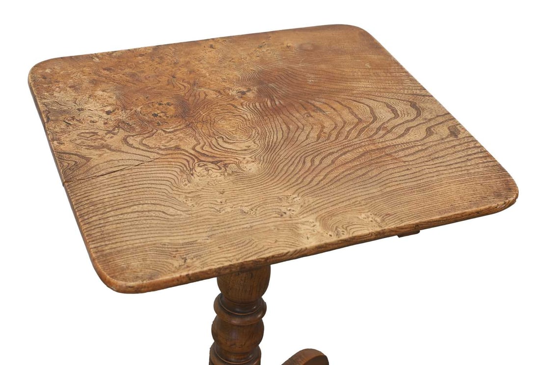 A small elm tripod table, early to mid 19th century, - 2