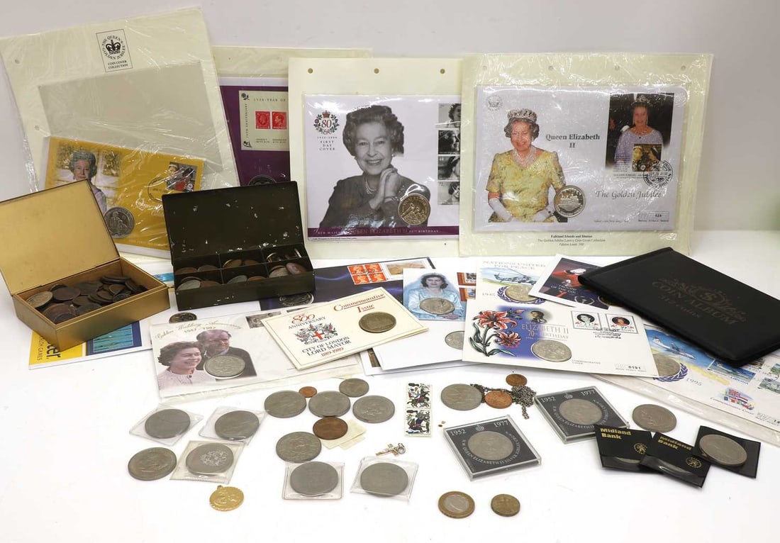A large collection of coins,: A large collection of coins, to include a collection of half crowns, two Silver Jubilee examples, various pennies and decimal coinage, a limited edition 1999 Rugby World Cup two-pound coin, and a 2010