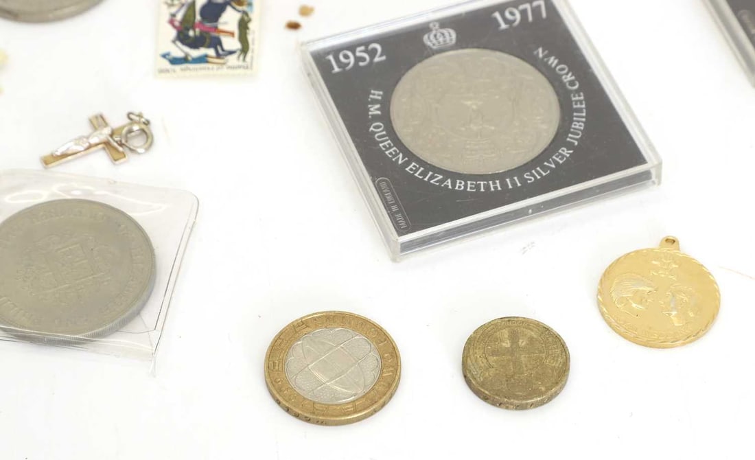 A large collection of coins, - 2