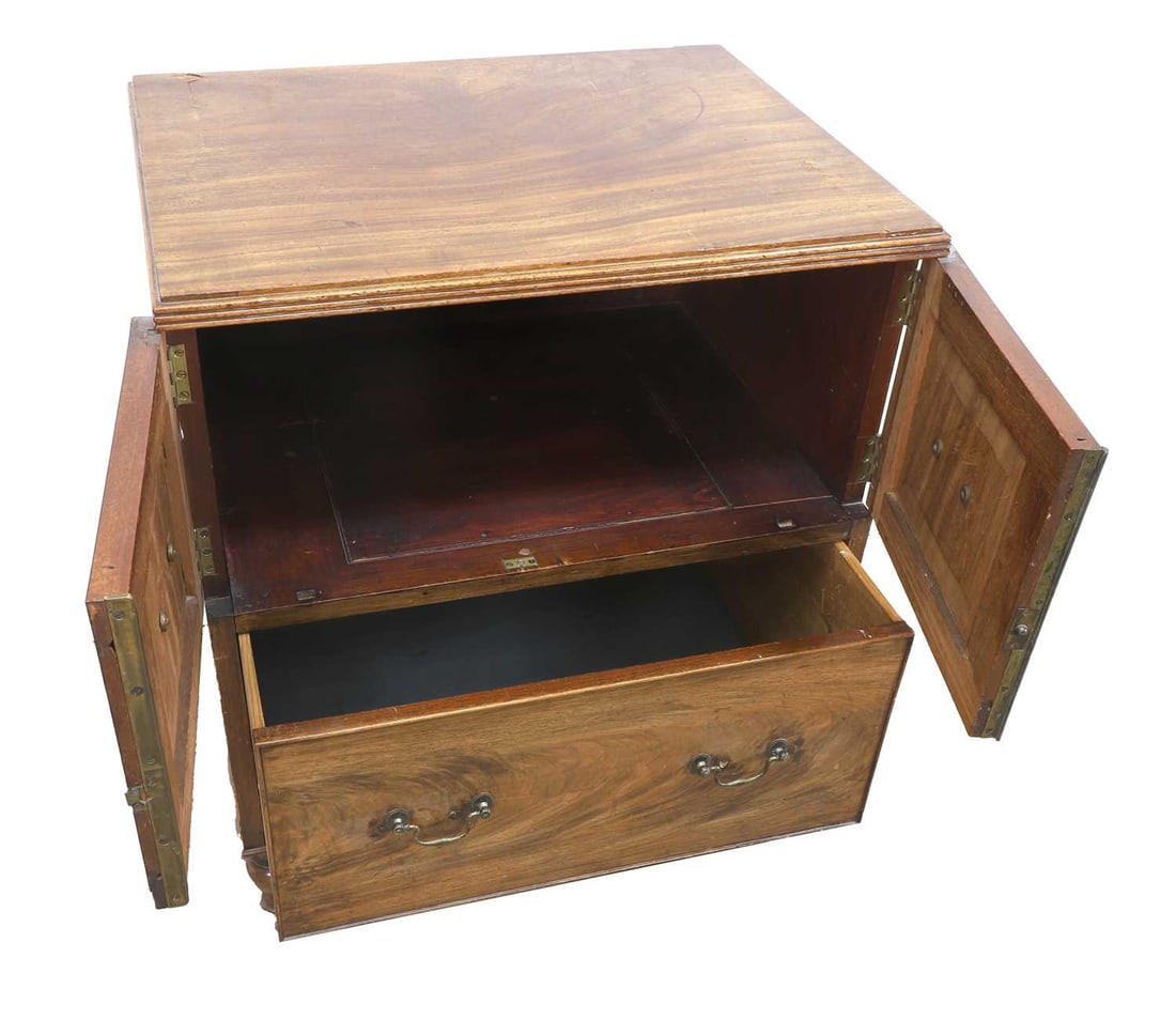 A mahogany commode, late 19th century / early 20th century, - 2