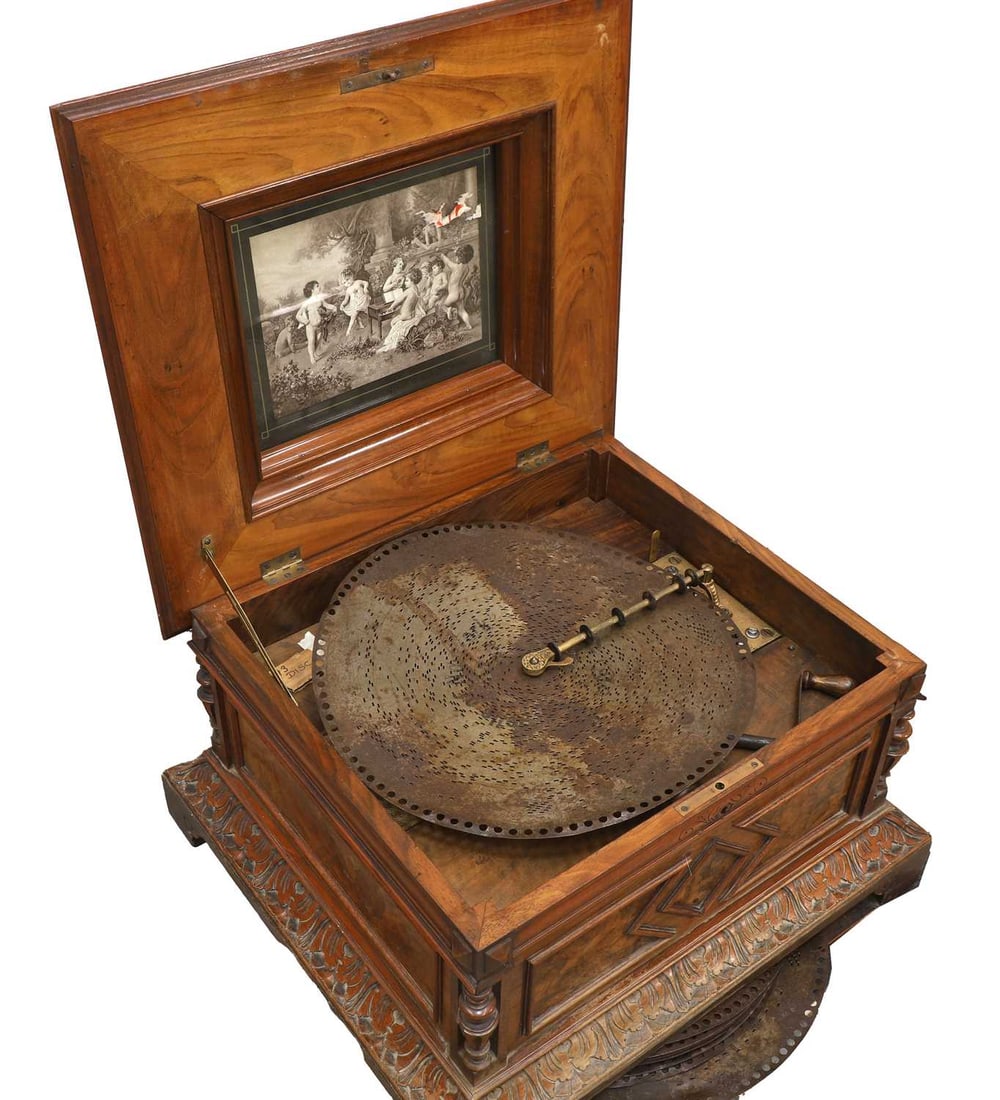 A German walnut cased disc musical box, late 19th century - 2