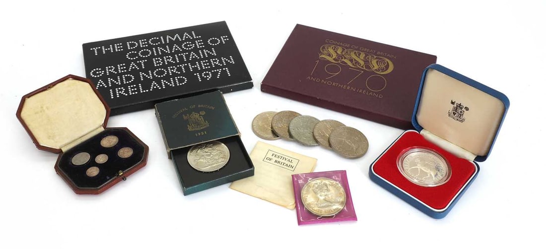 A collection of coins,: A collection of coins, to include a Maundy set 1876 and three consecutive 1904, one 1916 and half crowns, one silver 1977 Silver Jubilee coin, five 1977 Silver Jubilee coins, a 1951 five shilling crow