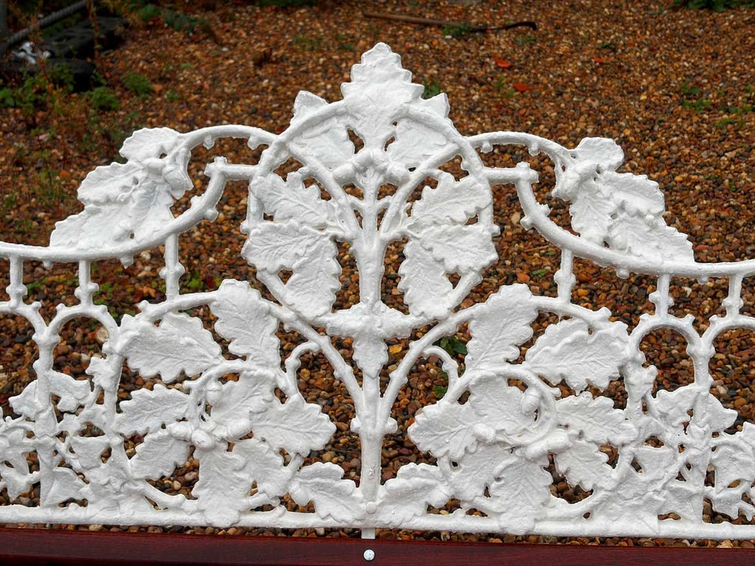 A cast iron garden bench, in the manner of Coalbrookdale, - 3