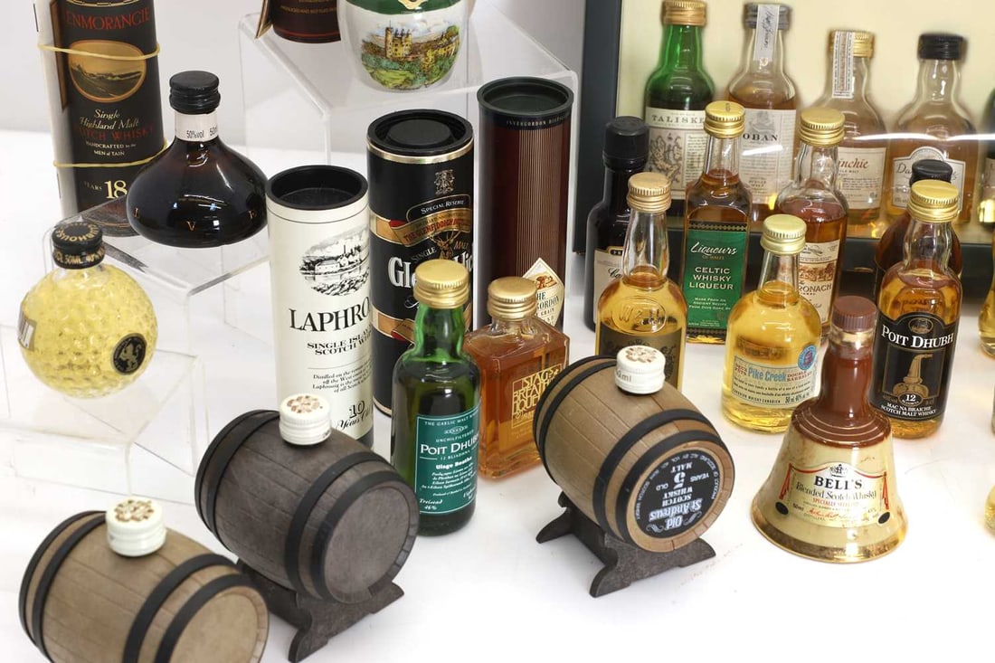 A crate of whisky miniatures, - 2