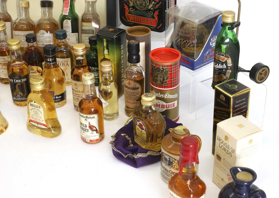 A crate of whisky miniatures, - 3