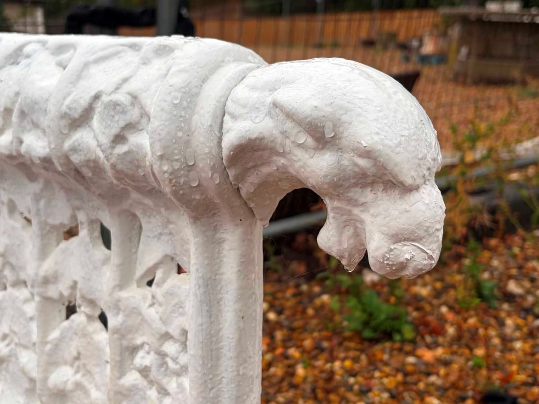 A cast iron garden bench, in the manner of Coalbrookdale, - 3