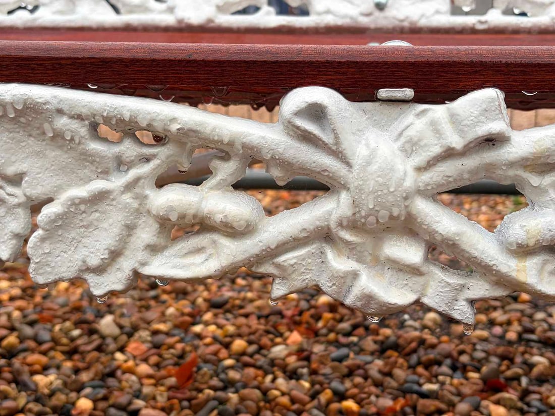 A cast iron garden bench, in the manner of Coalbrookdale, - 4