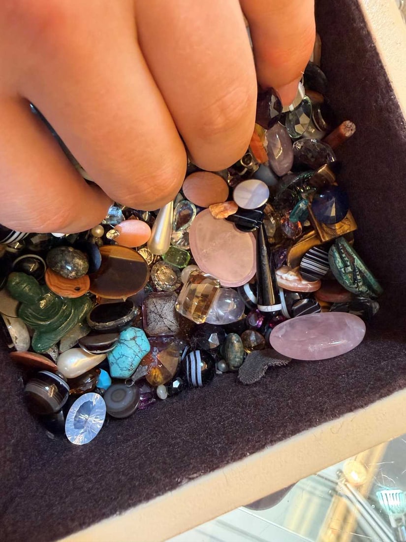 A specimen box of semi precious stones, - 4