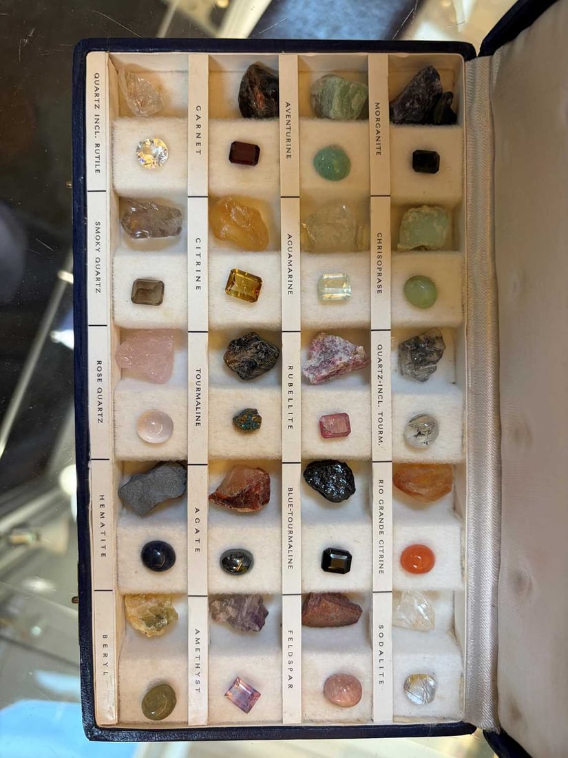 A specimen box of semi precious stones, - 7