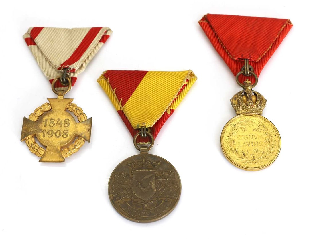 Three Austro-Hungarian medals, a Military Merit Medal 'Signum Laudis', a 1908 Jubilee Cross and a Bo - 2