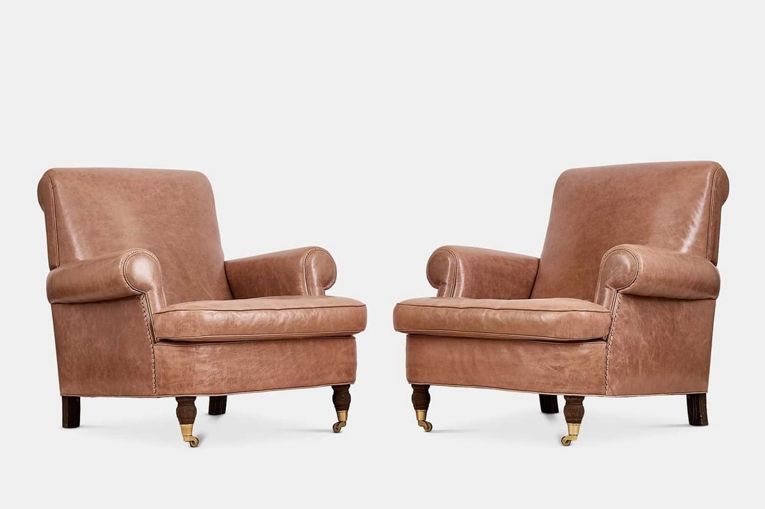 A pair of leather armchairs by Baxter, of recent manufacture, (1 of 5)