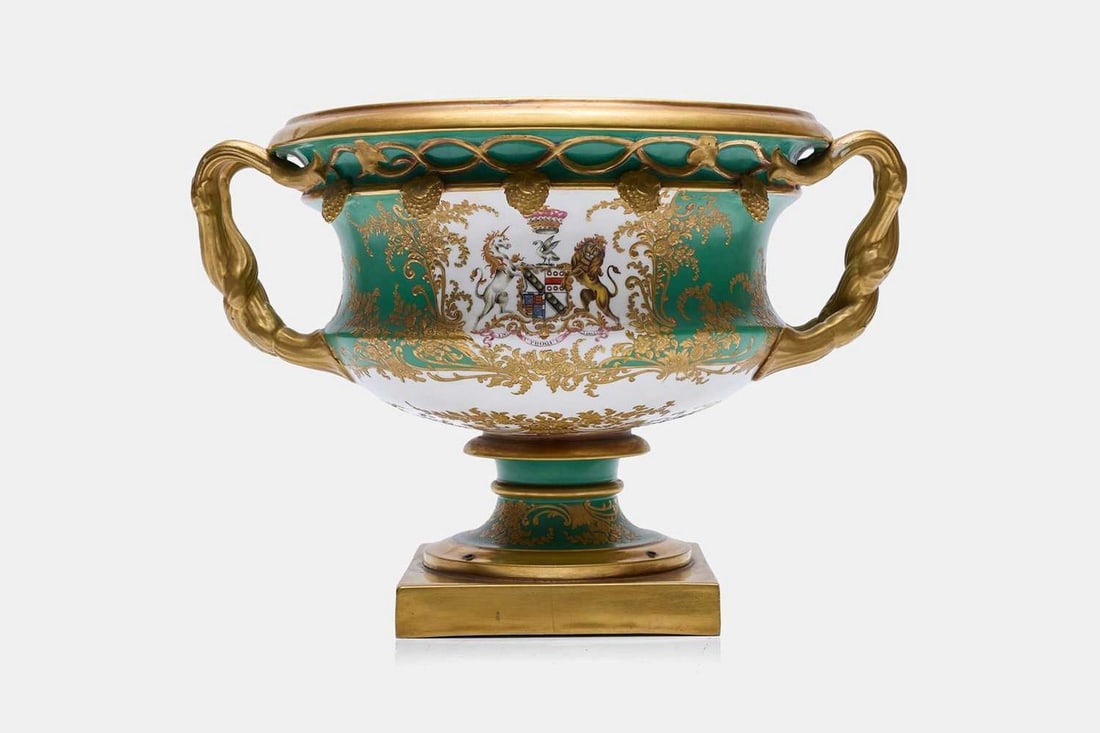 An armorial porcelain centrepiece urn, early 19th century, in the manner of Spode, (1 of 4)