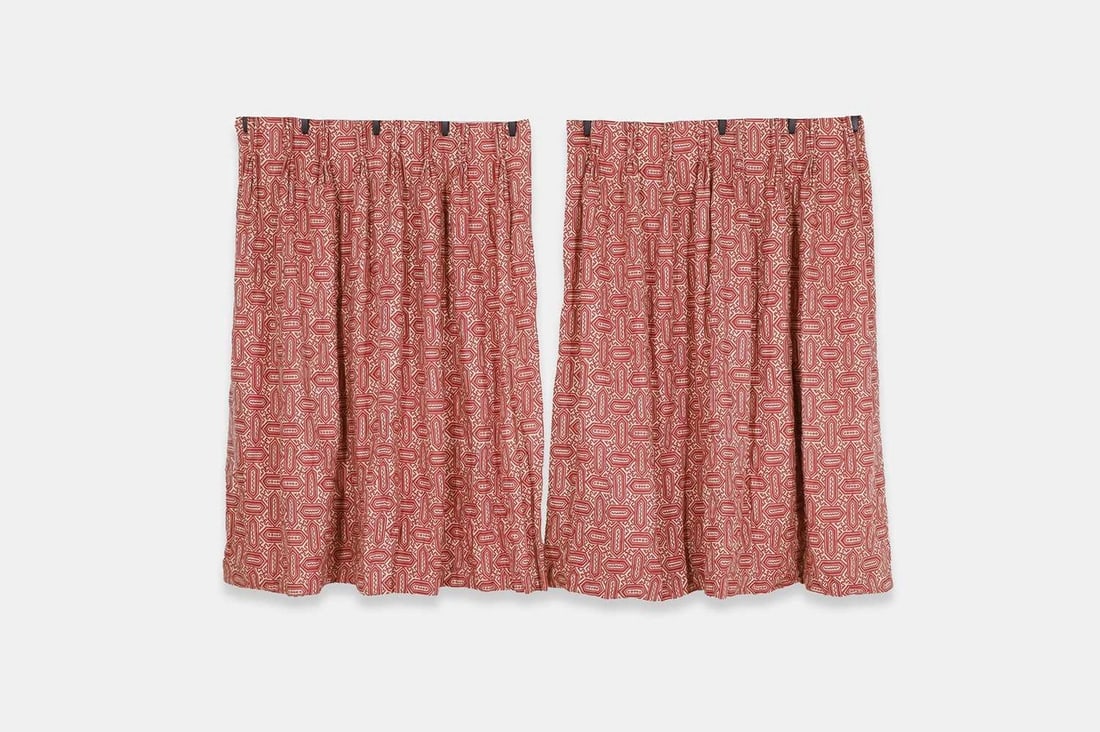 A pair of cotton Vaughan curtains, of recent manufacture, (1 of 2)