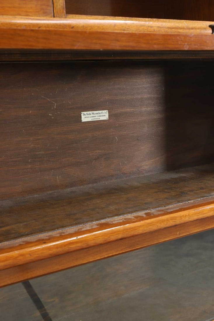 A Globe Wernicke glazed bookcase, early 20th century, - 2