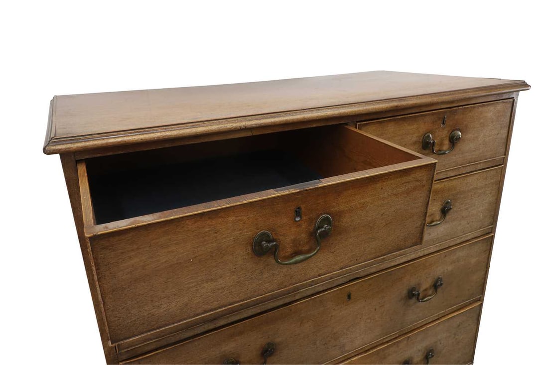 A George III mahogany chest of drawers, third quarter 18th century, - 2