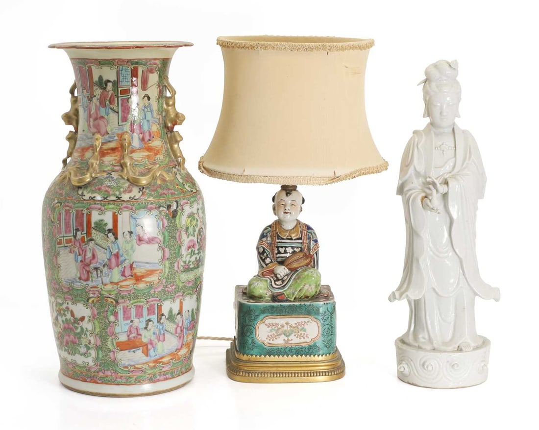 A collection of three Chinese porcelain items, 19th-20th century, (1 of 2)