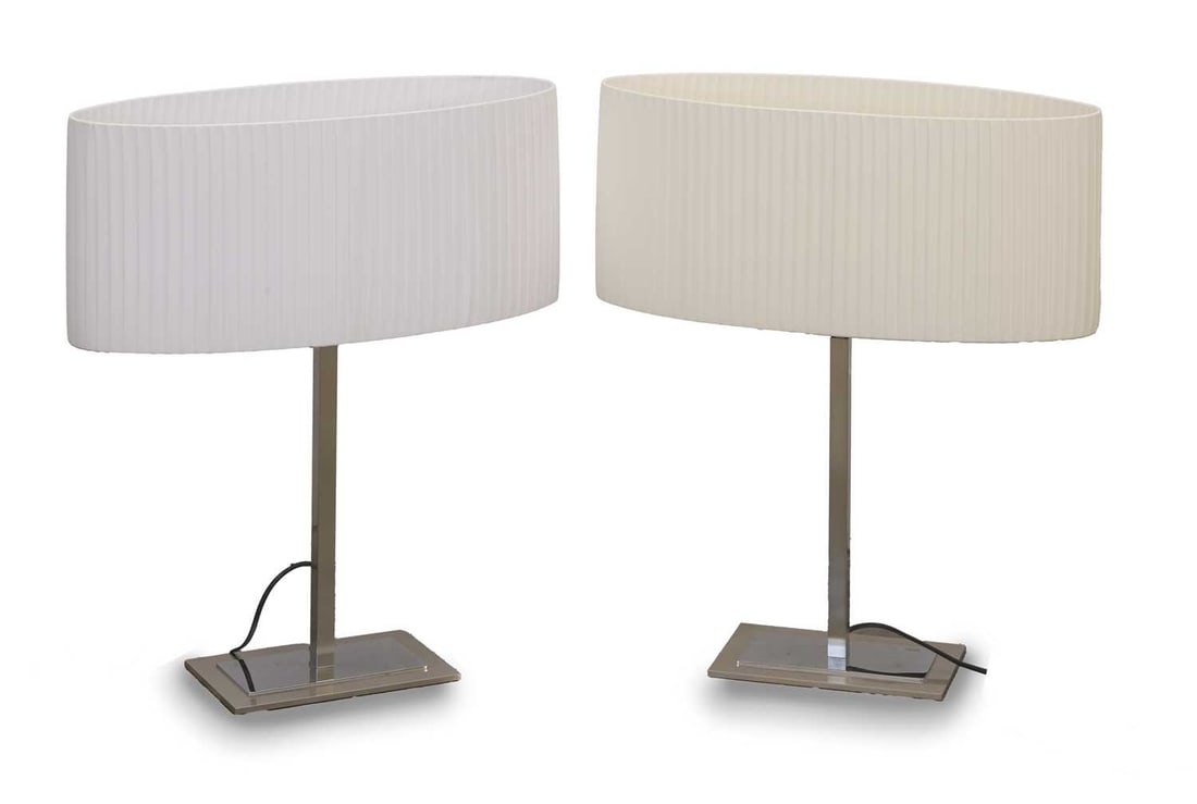 A pair of modern table lamps, of recent manufacture, (1 of 1)