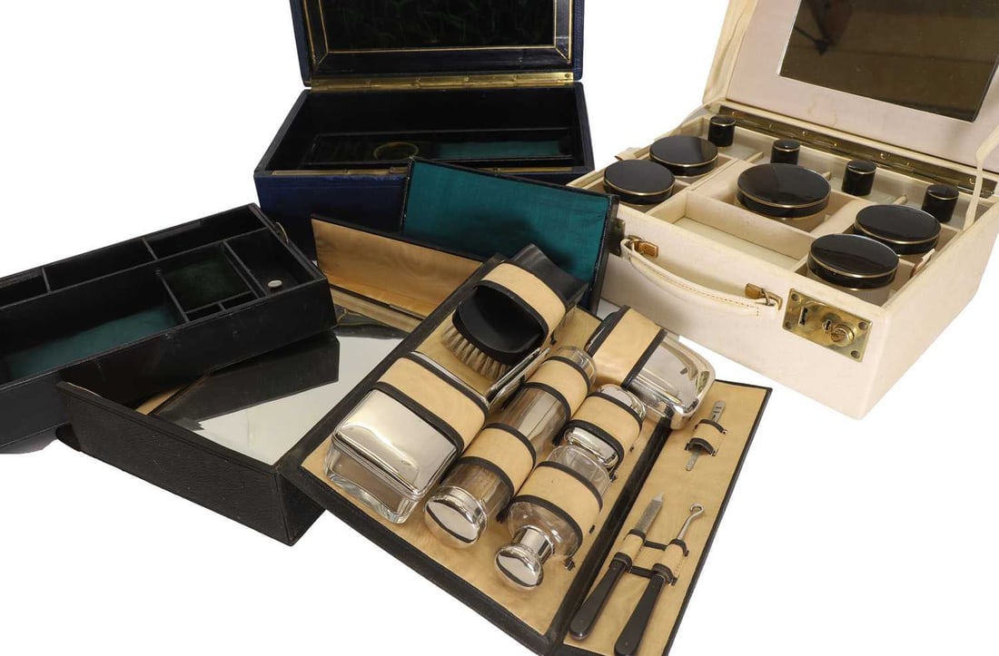 A quantity of vanity sets and dressing cases, 20th century - 2