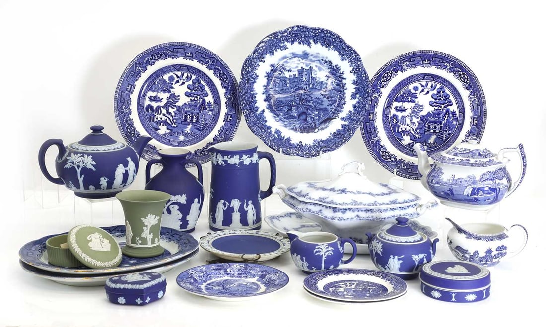 Ten Wedgwood Jasperware items, 20th century,: Ten Wedgwood Jasperware items, 20th century, a teaset, a twin-handled vase, and other items, and a collection of mixed blue and white pottery teapot, 13cm high (qty.)