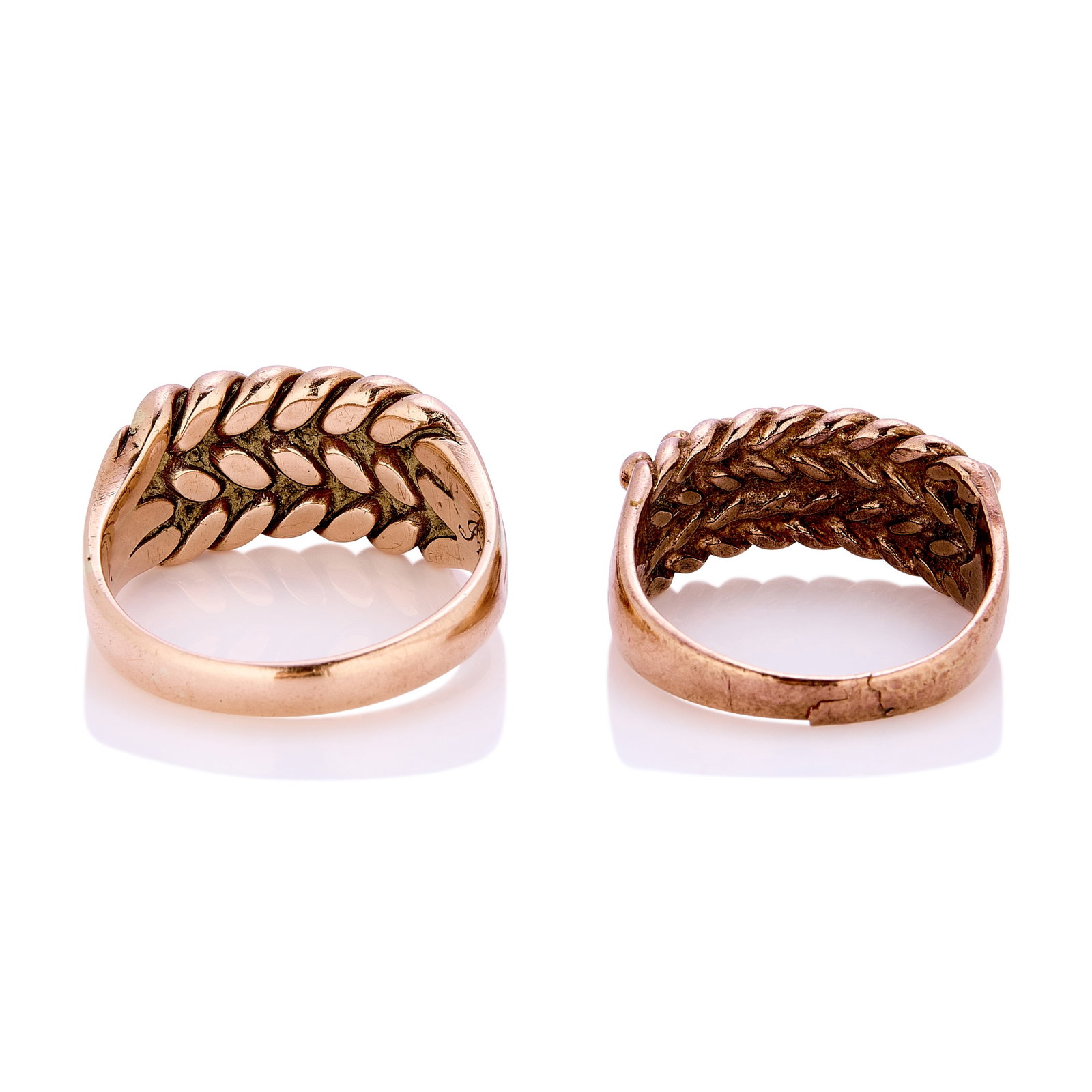 Two keeper rings, - 2