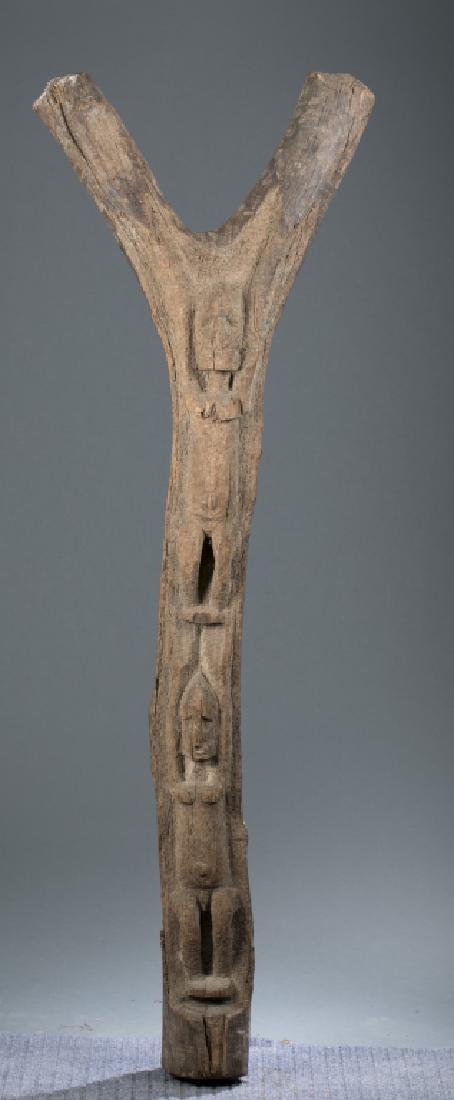 Dogon Toguna House Post with figures. (1 of 3)