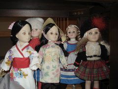 Group of 5 Effanbee International Dolls: Group of 5 Effanbee International Dolls- Vietnam, Scotland, Japan, Holland Boy and Girl. All are in good condition with their original boxes. The boxes are in poor condition. This is a live auction at