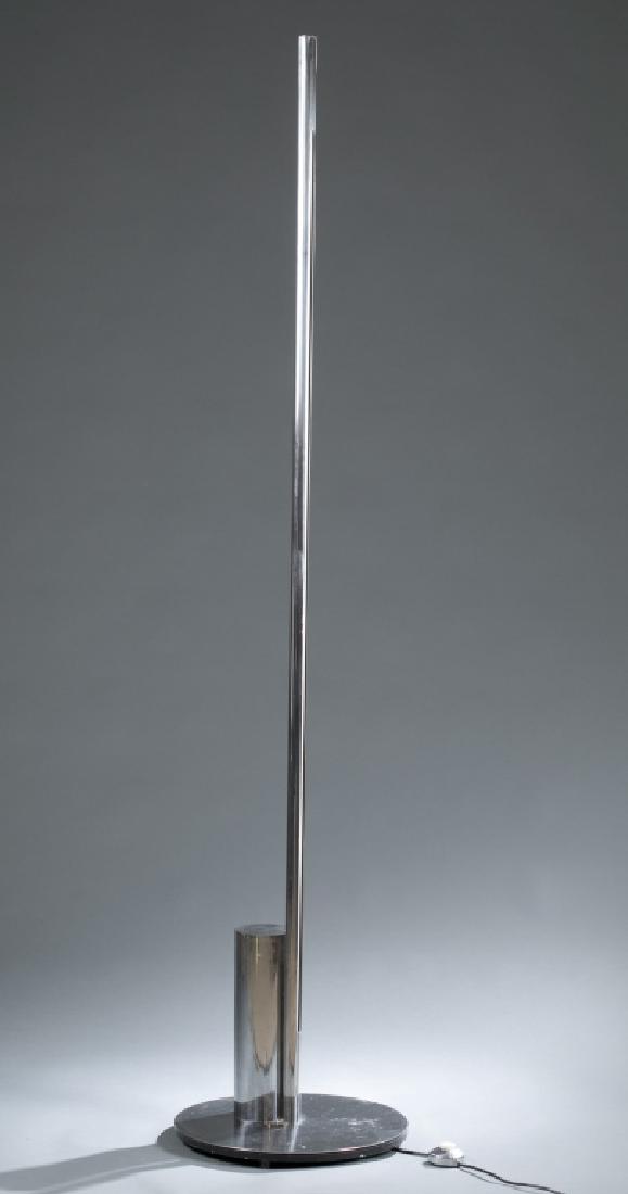 Mid-Century modern chrome florescent floor lamp.: A Mid-Century modern chrome florescent floor lamp in the style of Eileen Gray. 6'.