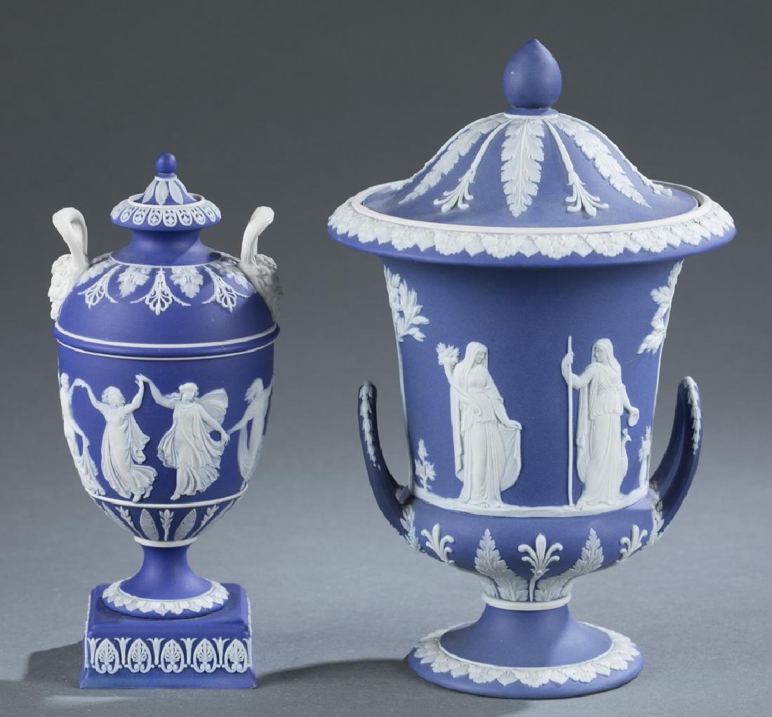 2 Wedgwood jasperware urns. 19th century. (1 of 9)