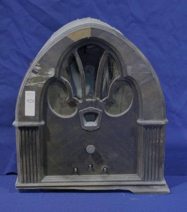 Philco model 90 wood cathedral radio.: Philco model 90 wood cathedral radio.In this sale there were 250 radios, due to the amount of radios we were unable to plug them in and this radio may not work, we regret that we will l not be able to