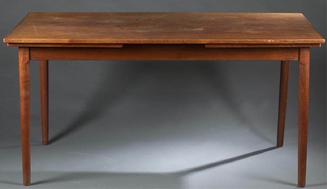 Randers Møbelfabrik draw leaf dining table. (1 of 5)