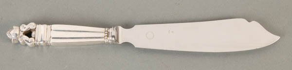 Georg Jensen Acorn sterling silver.: Sterling cake slice by Johan Rohde for Georg Jensen in the ''Acorn'' pattern. Introduced 1915. Stainless steel handle. Marked ''Sterling/ Denmark'' and for Jensen on handle. 10 1/2''l. Weight: 3.2 tro